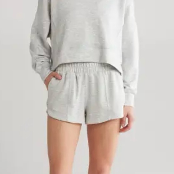 Yogalicious Pants - NWT - YOGALICIOUS Scuba Zuri Shorts - Heather Light Grey - Htr.Lt.Grey 🤍